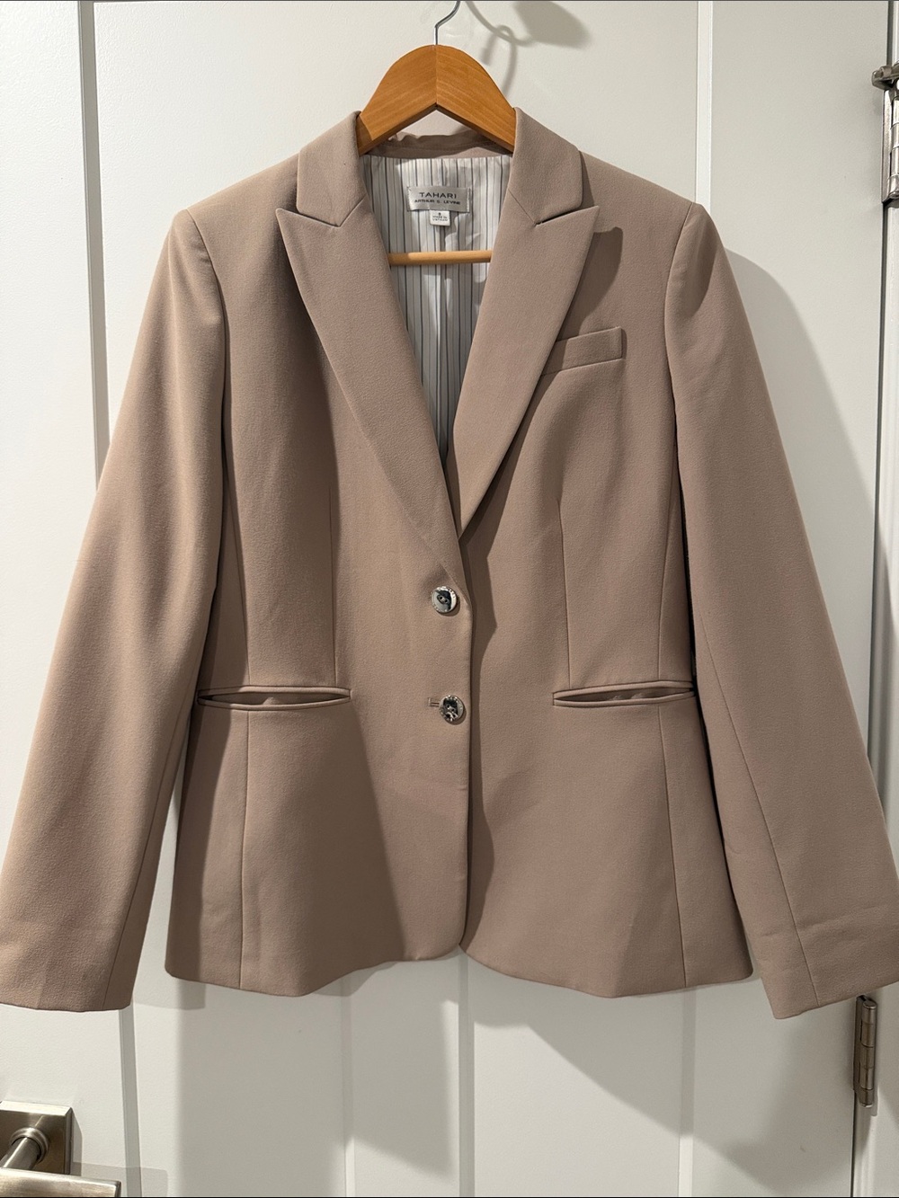 Tahari Women's Blazer in Taupe Size 8